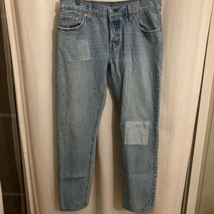 Levi’s 501 good condition/ Tiny spot on left leg